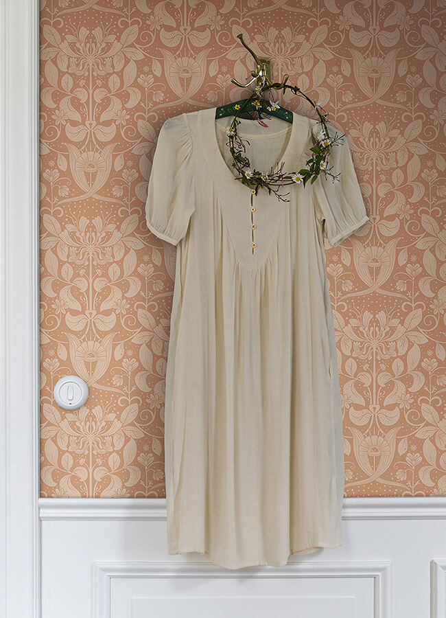 Berit Floral Crest